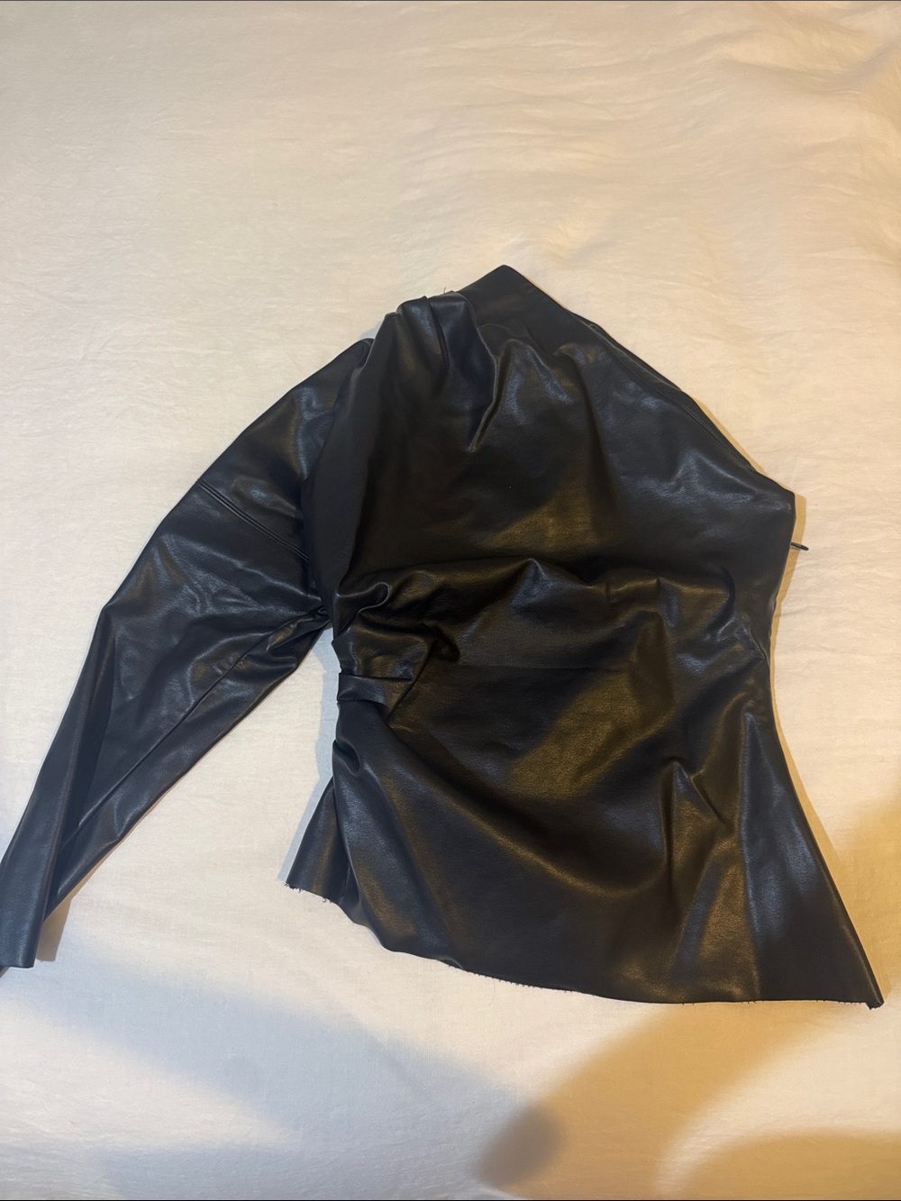 Jluxlabel Demi One Shoulder Top - Picture 3 of 4